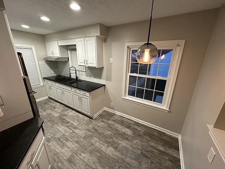 387 E Royal Forest Blvd — Photo 4