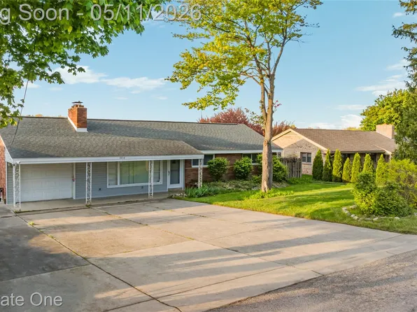 4416 S Shore Dr, Waterford, MI 48328