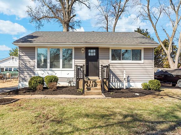 2nd image of 1255 Saint Patrice Ln