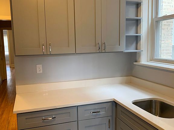 2nd image of 2641 W Ainslie St #1E