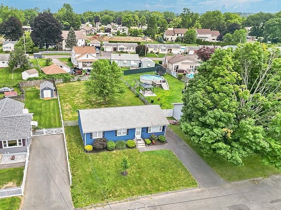 3rd image of 24 Daley St