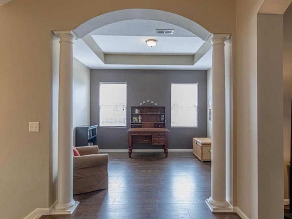 2nd image of 1425 Carylake Cir