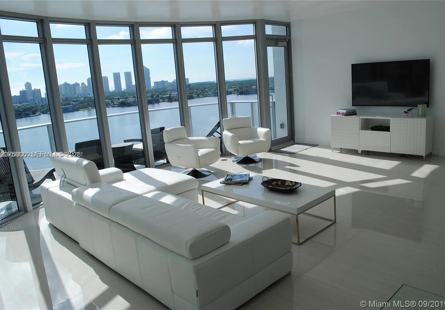 Marina Palms Residences N — Photo 4
