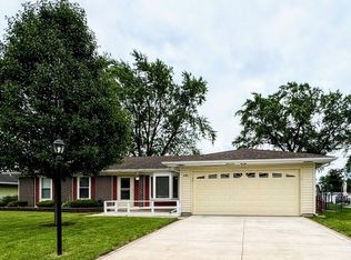1181 Borden Dr, Elgin, IL 60120