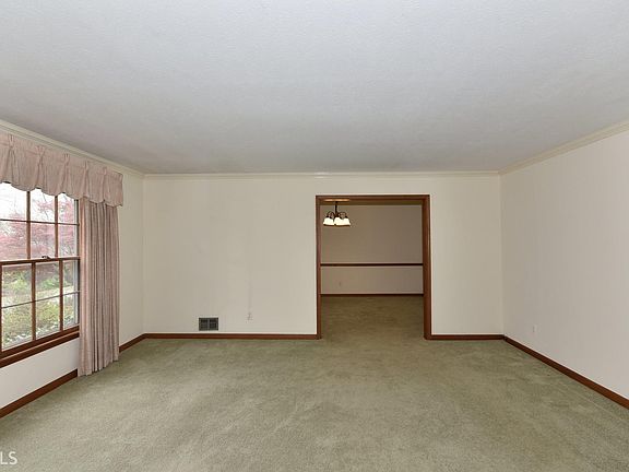 3rd image of 5623 Williamsburg Dr