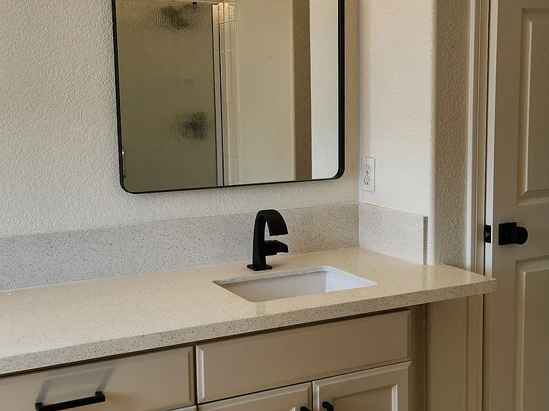2246 Levante St — Photo 32