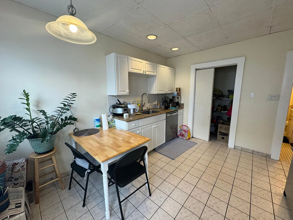 Kitchen & Pantry - 158 Pearl St #A