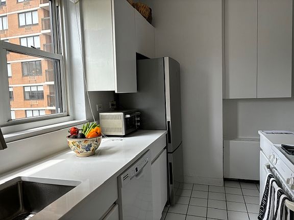 5th image of 60 E 8th St APT 17N