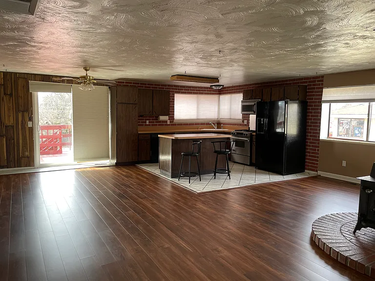 1660 W 12th St — Photo 29