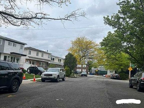 Exterior Neighborhood (street photo)