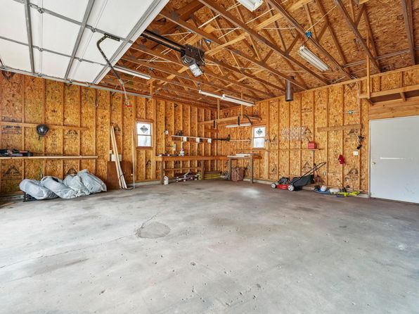 207 Cindy Ave, Roscommon, MI 48653