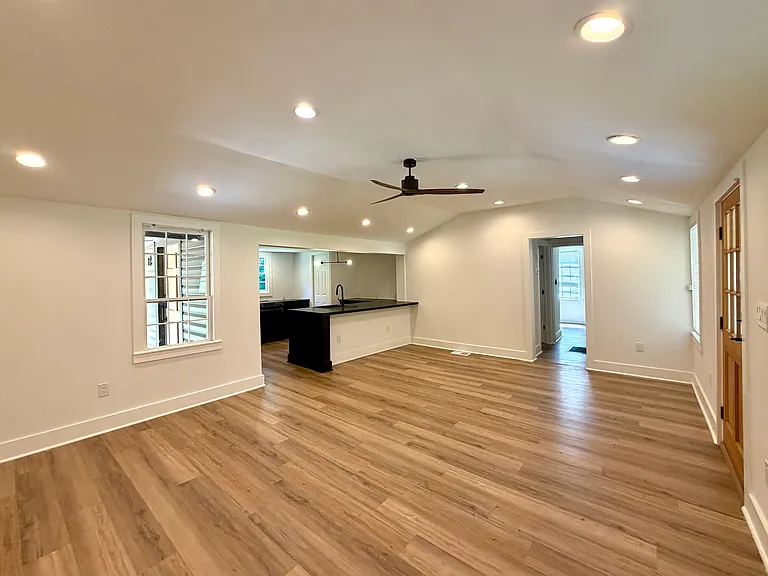1627 Wainwright Dr SE — Photo 6