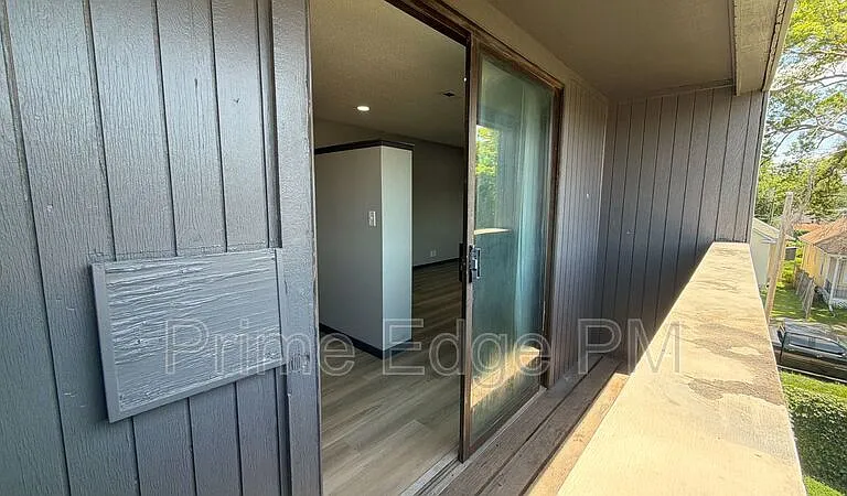 1121 N 28th St #14 — Photo 24