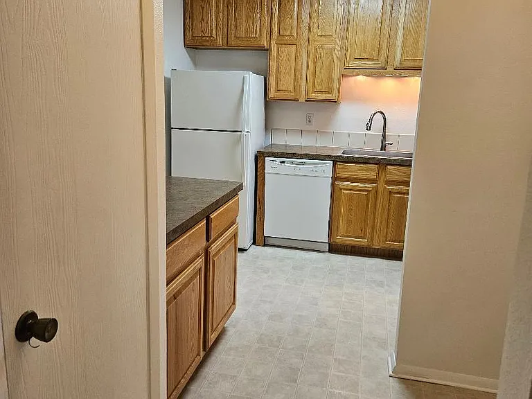 925 Columbia Road 421 — Photo 2