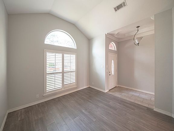 2nd image of 5211 Sherwood Dr