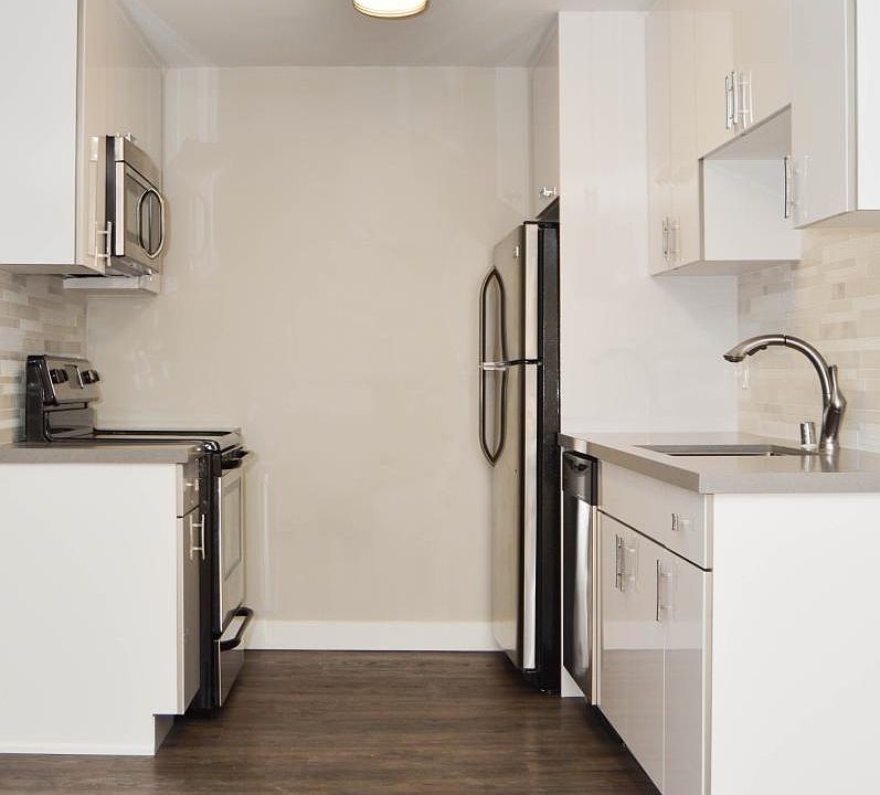 1st image of 817 4th St APT 309