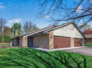 2810 Robinwood Way, Woodbury, MN 55125