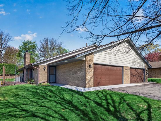 2810 Robinwood Way, Woodbury, MN 55125