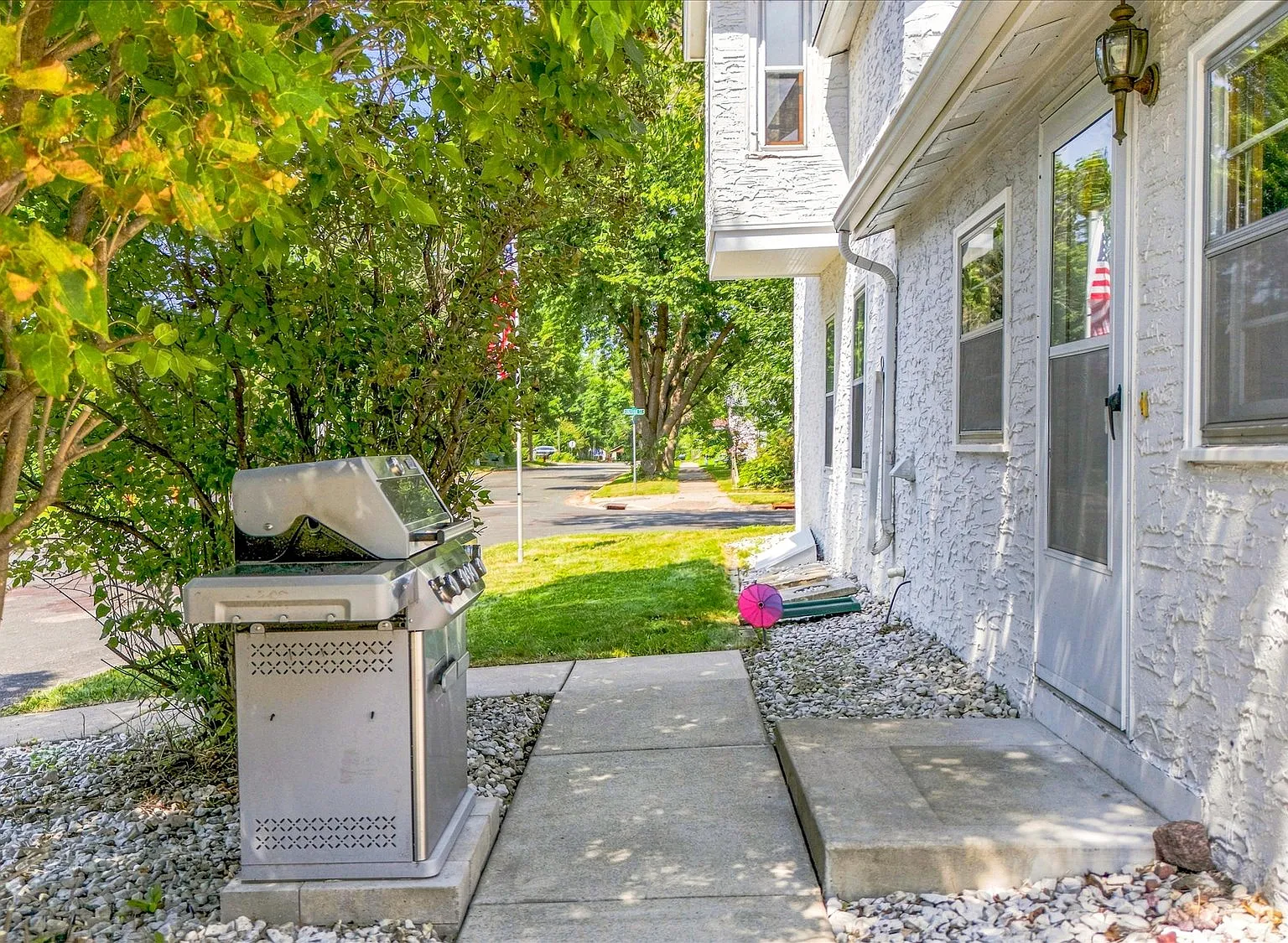 4 bed, 2000 sqft, $2,600 — Photo 3