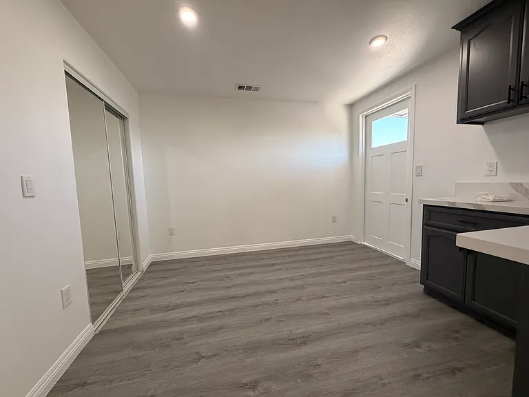 4321 E 4th St #3 — Photo 8