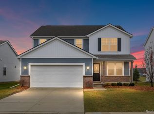 130 Sawgrass Dr, Howell, MI 48843