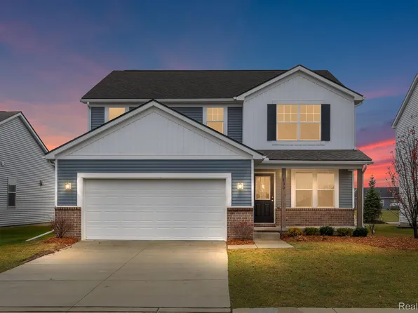 130 Sawgrass Dr, Howell, MI 48843