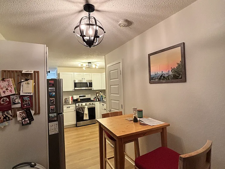 1433 4th St NE #1 — Photo 3