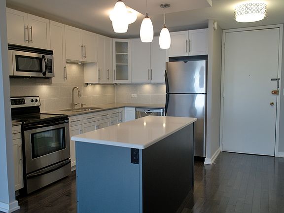 2nd image of 1660 N La Salle St #2605