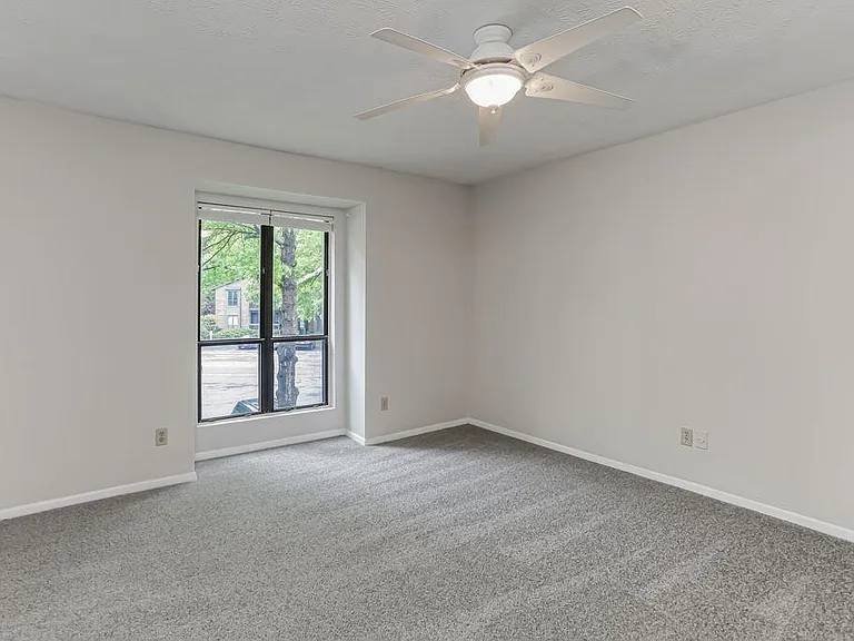 115 Tuxworth Cir — Photo 16