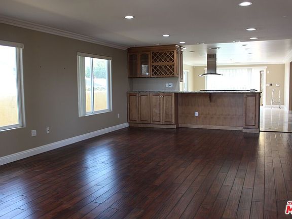 3rd image of 2820 W 154th St