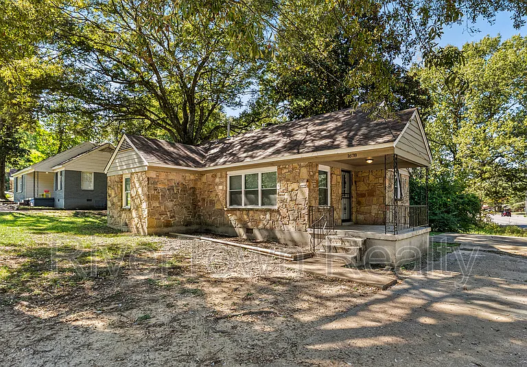 1678 Alta Vista Ave — Photo 5