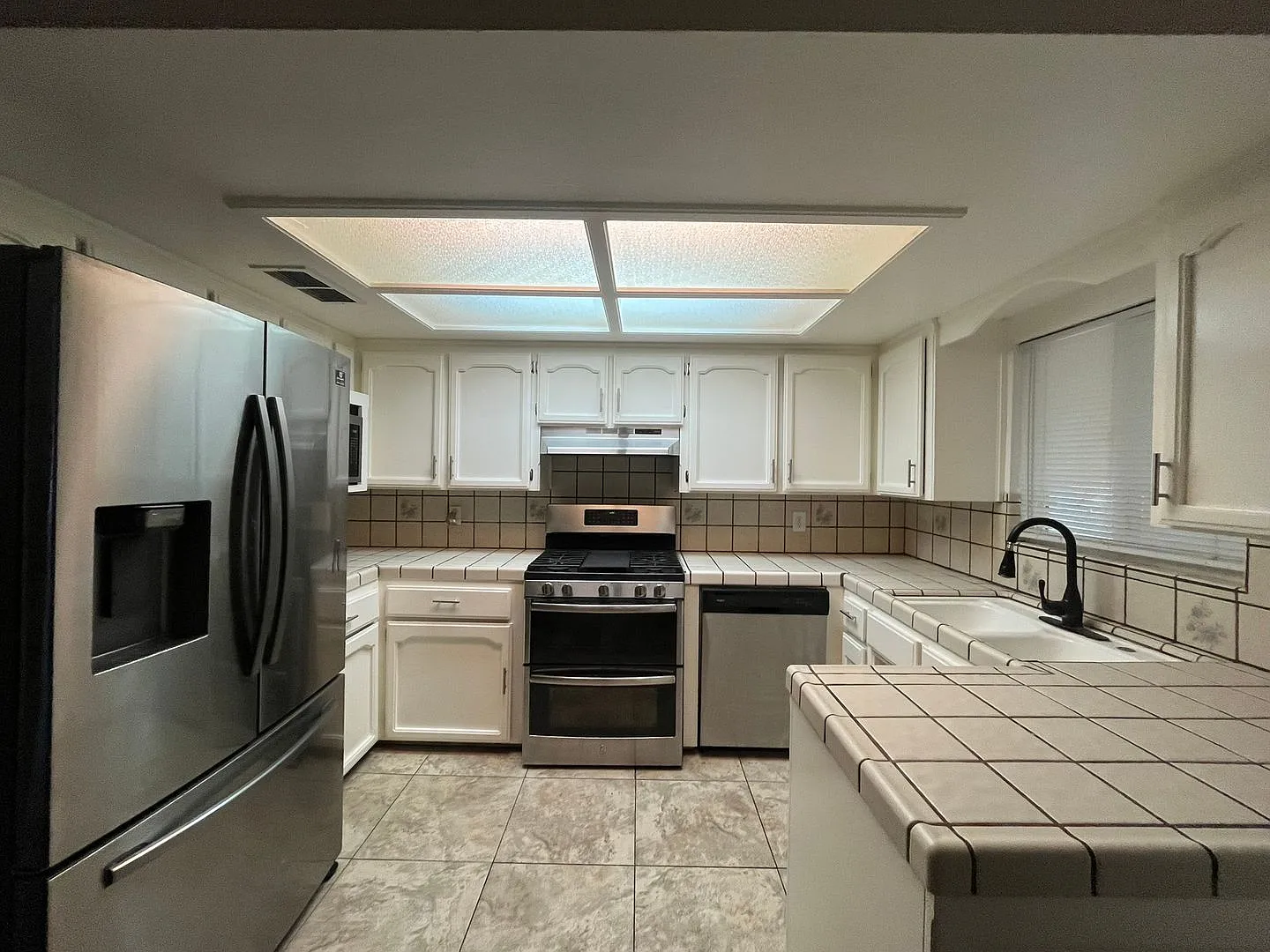 105 Lombardy Ln - Home- 3 Bedrooms -2 Bathrooms - Home — Photo 3