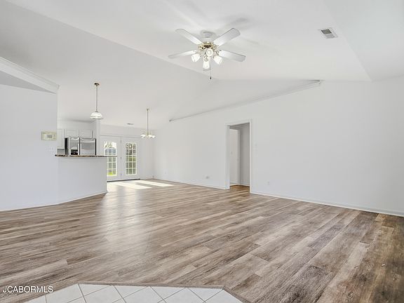 3rd image of 3904 Derby Ridge Dr