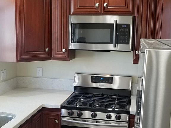 3rd image of 2762 Pierpont Blvd