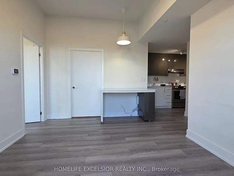 188 Fairview Mall Dr #829 — Photo 4