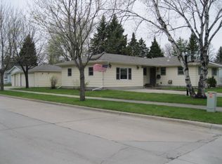 2804 Walnut St, Grand Forks, ND 58201