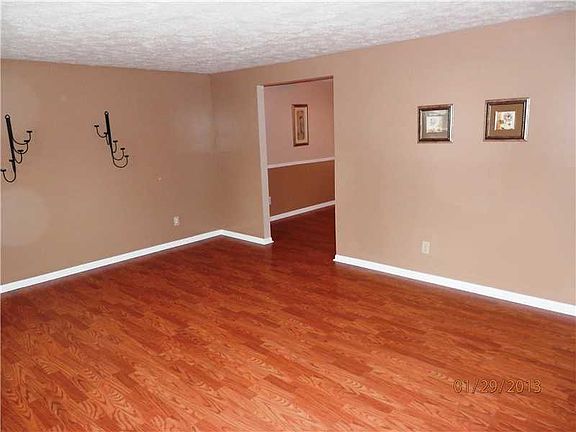 3rd image of 3228 Wedgewood Dr