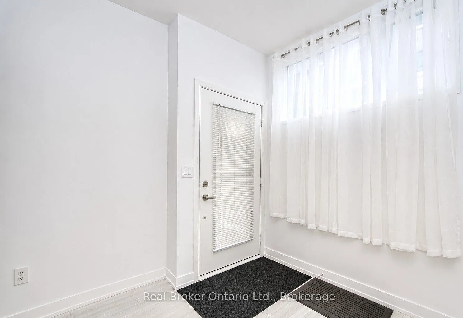 StationWest Stacked Townhomes — Photo 4
