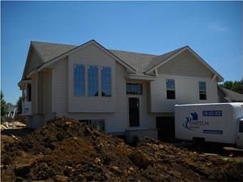 2nd image of 2300 Woodland Cir