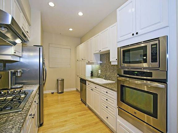 3rd image of 11680 Montana Ave APT 105