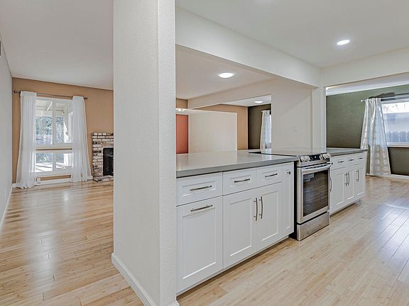 4th image of 1108 Alice St