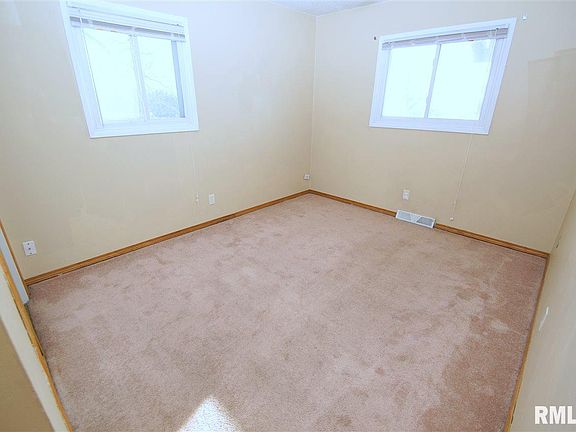 5th image of 1032 Spruce Hills Dr