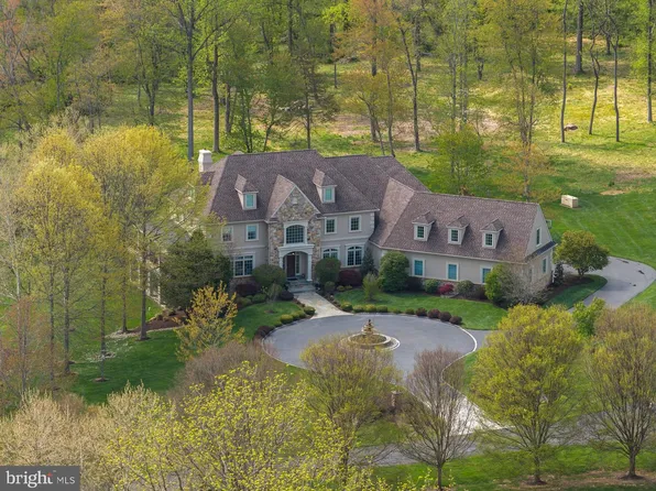 203 Wecks Pond Rd, New Hope, PA 18938