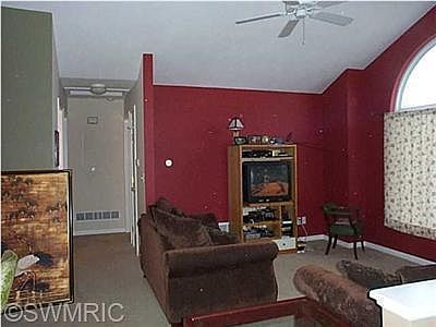 4th image of 617 Silver Birch St