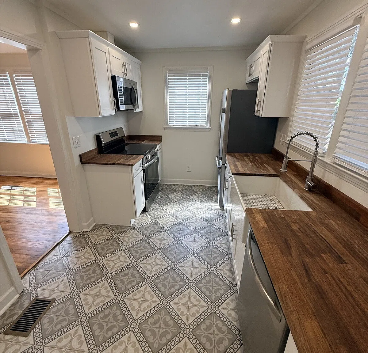 2 bed, 1.0 bath, $1,500 — Photo 3