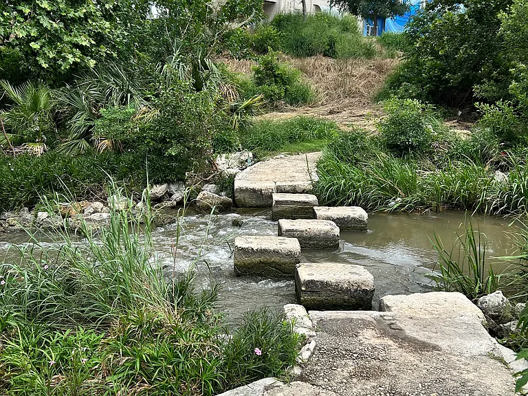 stone crossing of San Antonio River 5 minutes from Apt