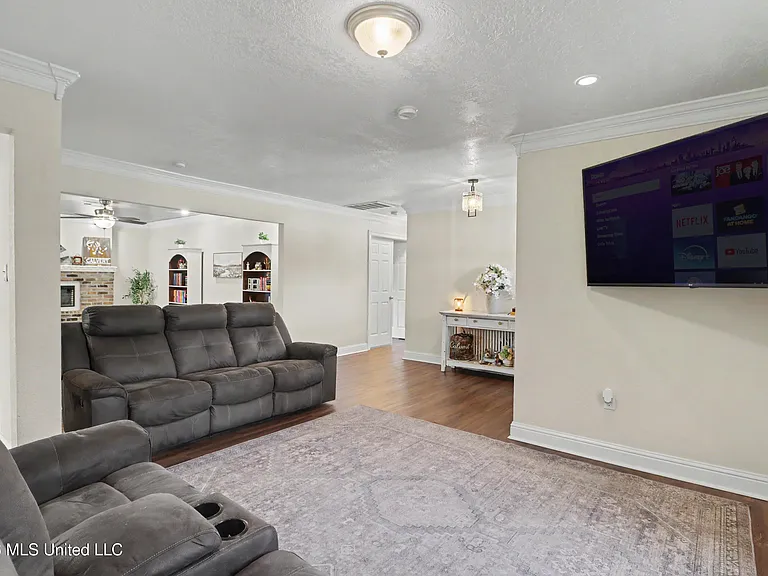 412 Woodland Park Dr — Photo 5