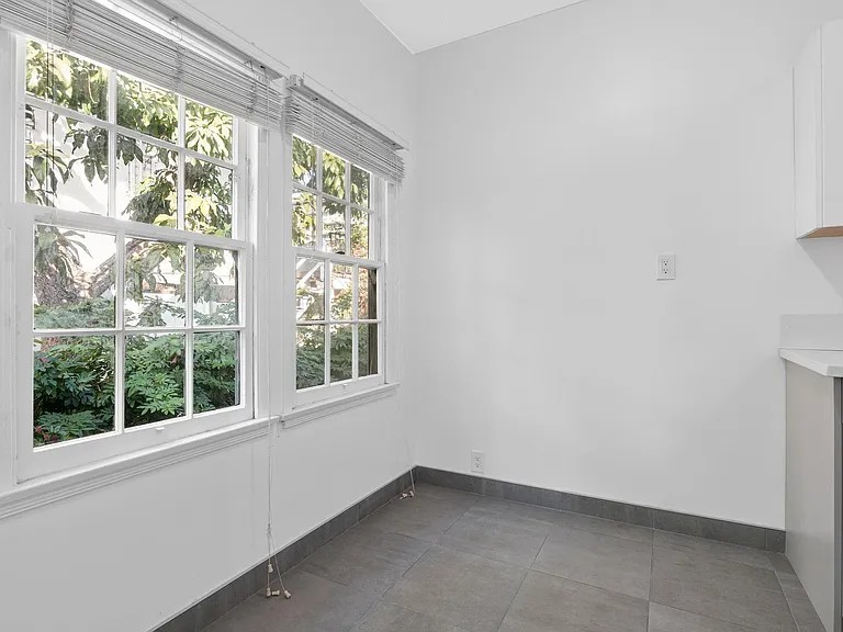 963 N Doheny Dr — Photo 19