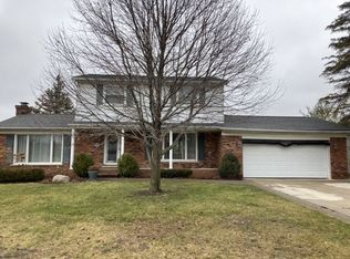53336 Mark Dr N, Utica, MI
