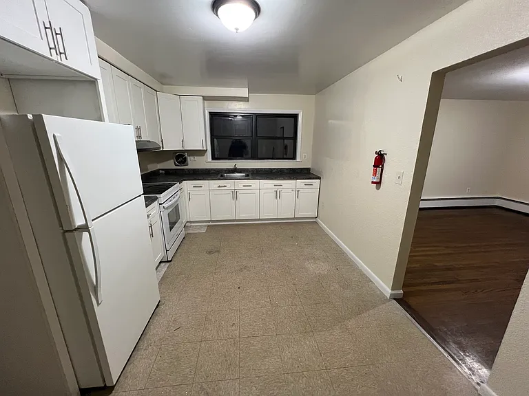 485 Fayette St #6 — Photo 6